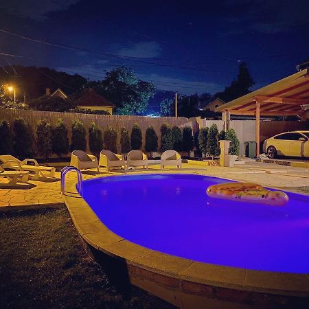 Mika'S Poolhouse Villa Belgrado Buitenkant foto