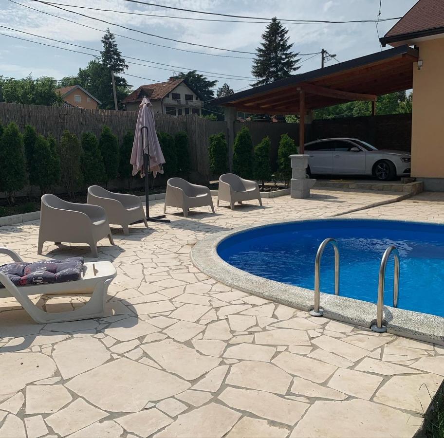 Mika'S Poolhouse Villa Belgrado Buitenkant foto