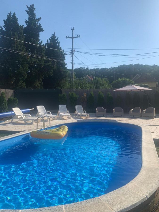 Mika'S Poolhouse Villa Belgrado Buitenkant foto