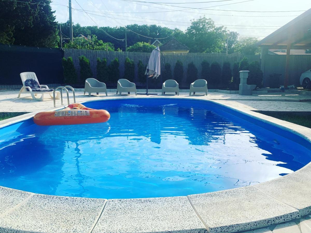 Mika'S Poolhouse Villa Belgrado Buitenkant foto