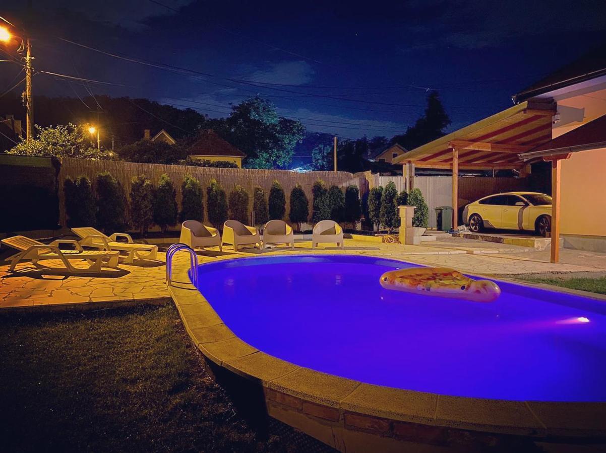 Mika'S Poolhouse Villa Belgrado Buitenkant foto