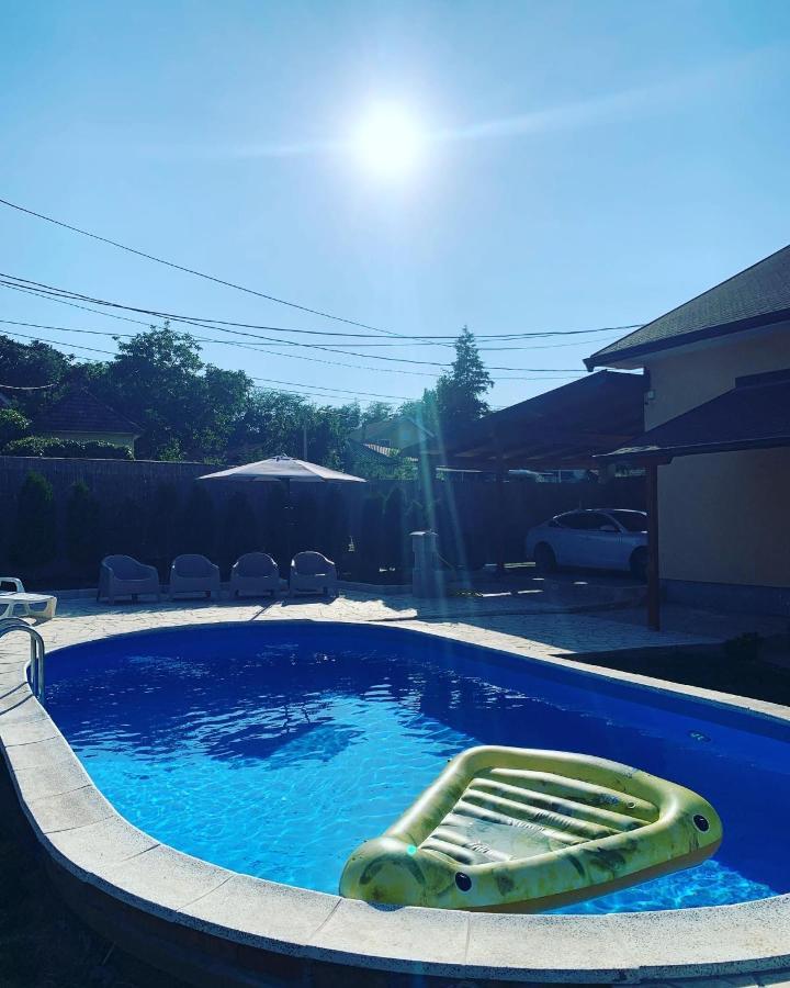 Mika'S Poolhouse Villa Belgrado Buitenkant foto
