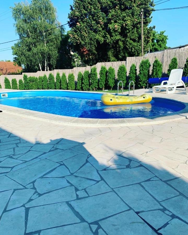 Mika'S Poolhouse Villa Belgrado Buitenkant foto