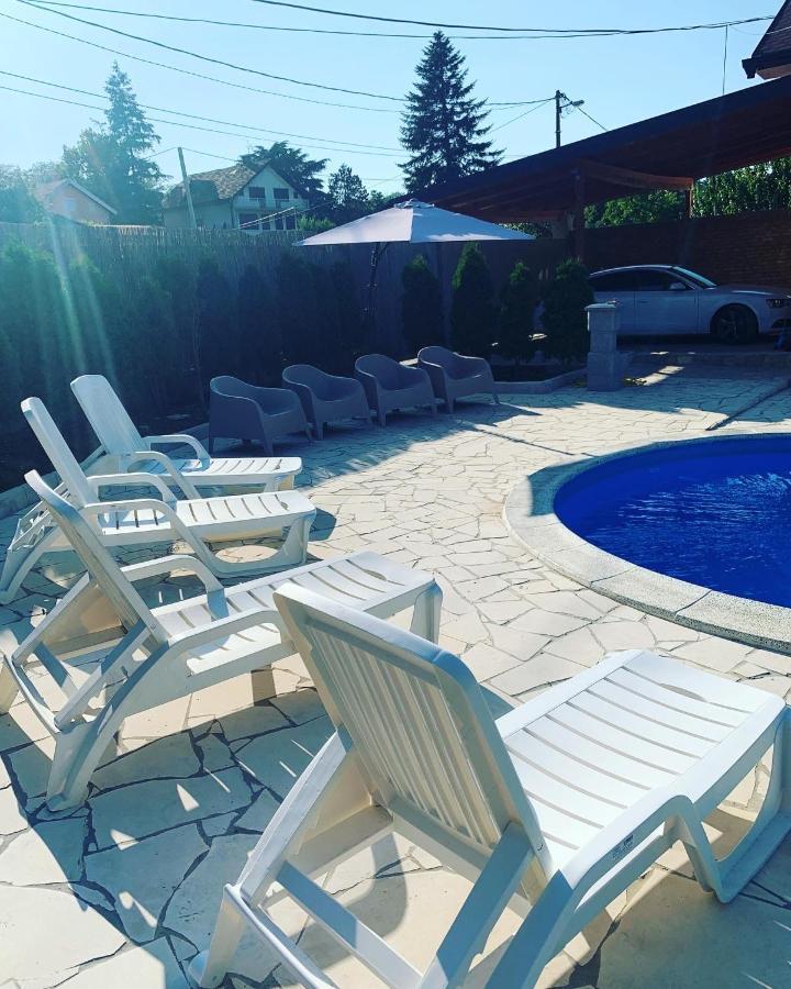 Mika'S Poolhouse Villa Belgrado Buitenkant foto