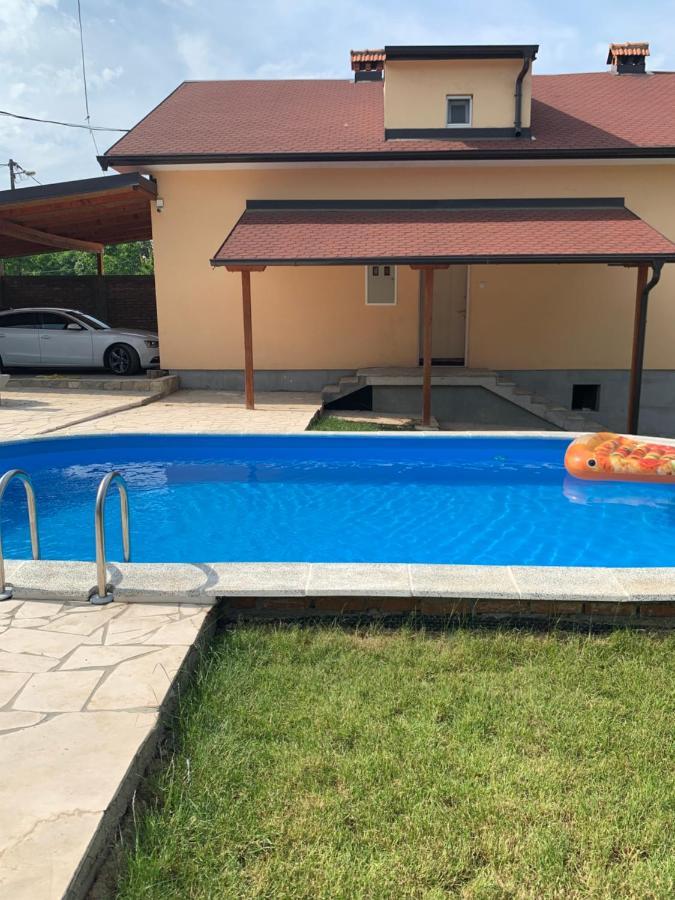 Mika'S Poolhouse Villa Belgrado Buitenkant foto